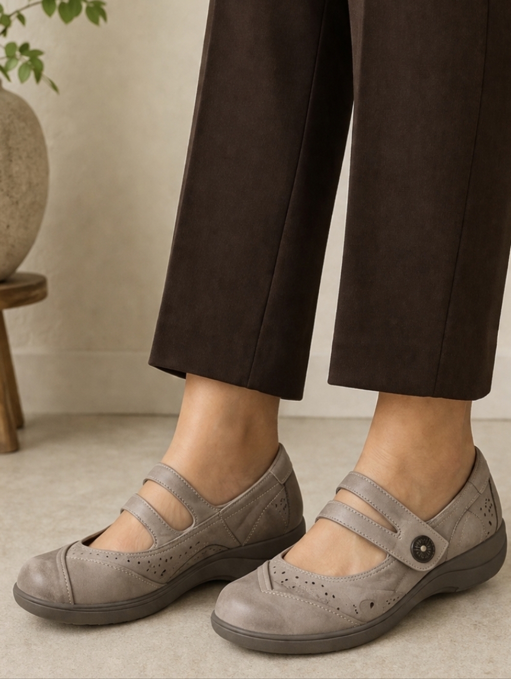 Aravon Revshow Mary Jane Shoes Taupe Leather Comfort Flats Women's Size 9 Narrow